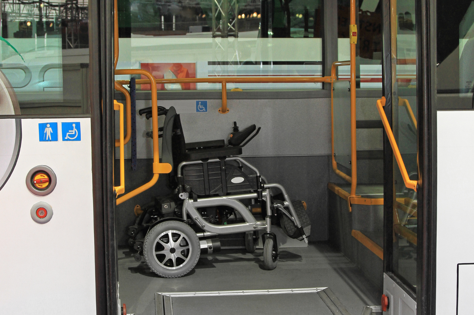 Tus derechos al viajar: guía para personas con discapacidad o movilidad reducida Tus derechos al viajar: guía para personas con discapacidad o movilidad reducida